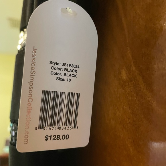 Black dress - Picture 3 of 4